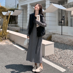 韩系复古皮衣马甲条纹连衣裙套装女春秋2025新款简单大方超火裙子图片