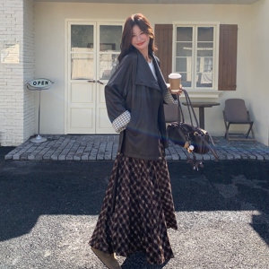 休闲格纹拼接气质深咖色皮衣外套女春秋2025新款独特超好看PU夹克图片