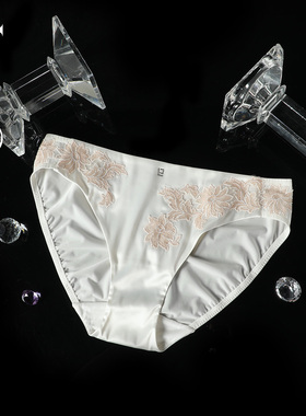LizaCheng商场同款白月光系列女内裤蕾丝性感中低腰三角裤L200149