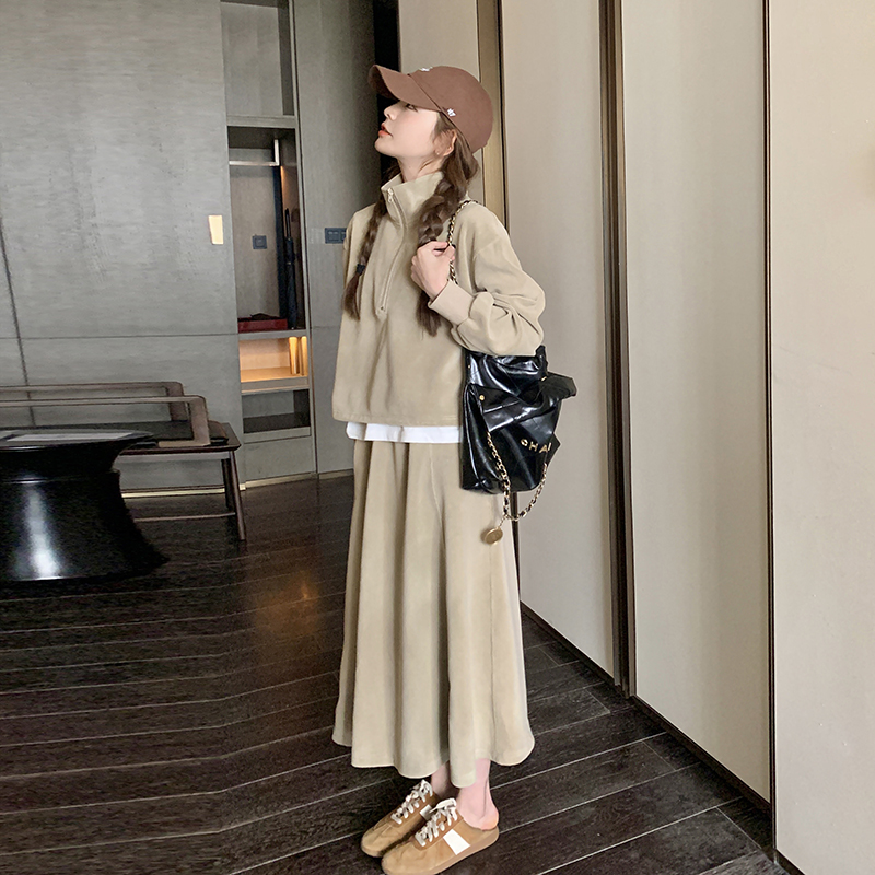 卡其色韩版小个子气质休闲卫衣套装裙女2025秋季新款半身裙两件套