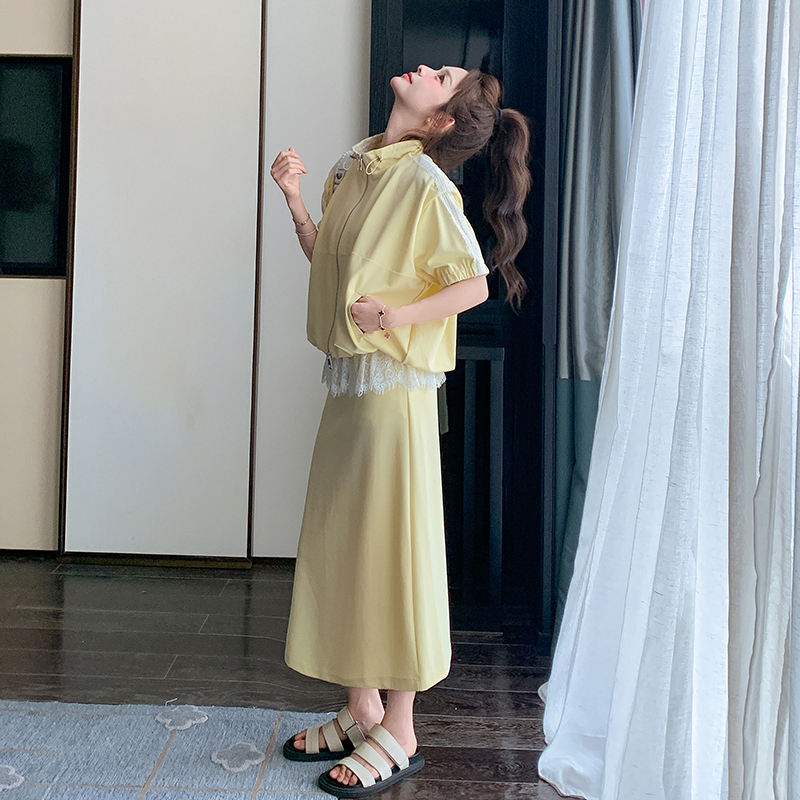 奶黄色蕾丝拼接休闲卫衣套装裙女2025夏季新款超好看半身裙两件套
