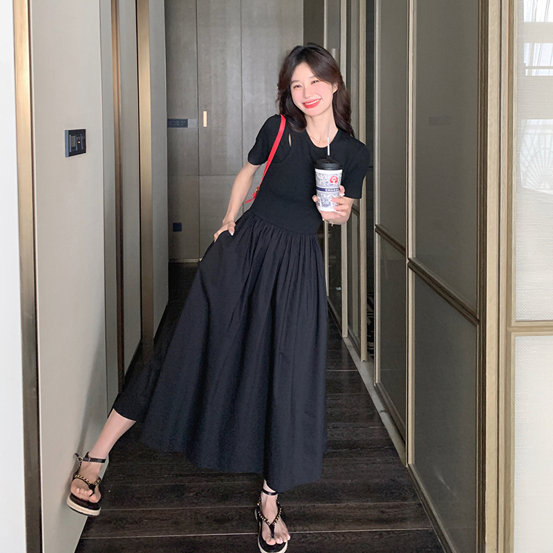黑色拼接气质连衣裙女2025年夏季新款法式修身显瘦赫本风T恤长裙