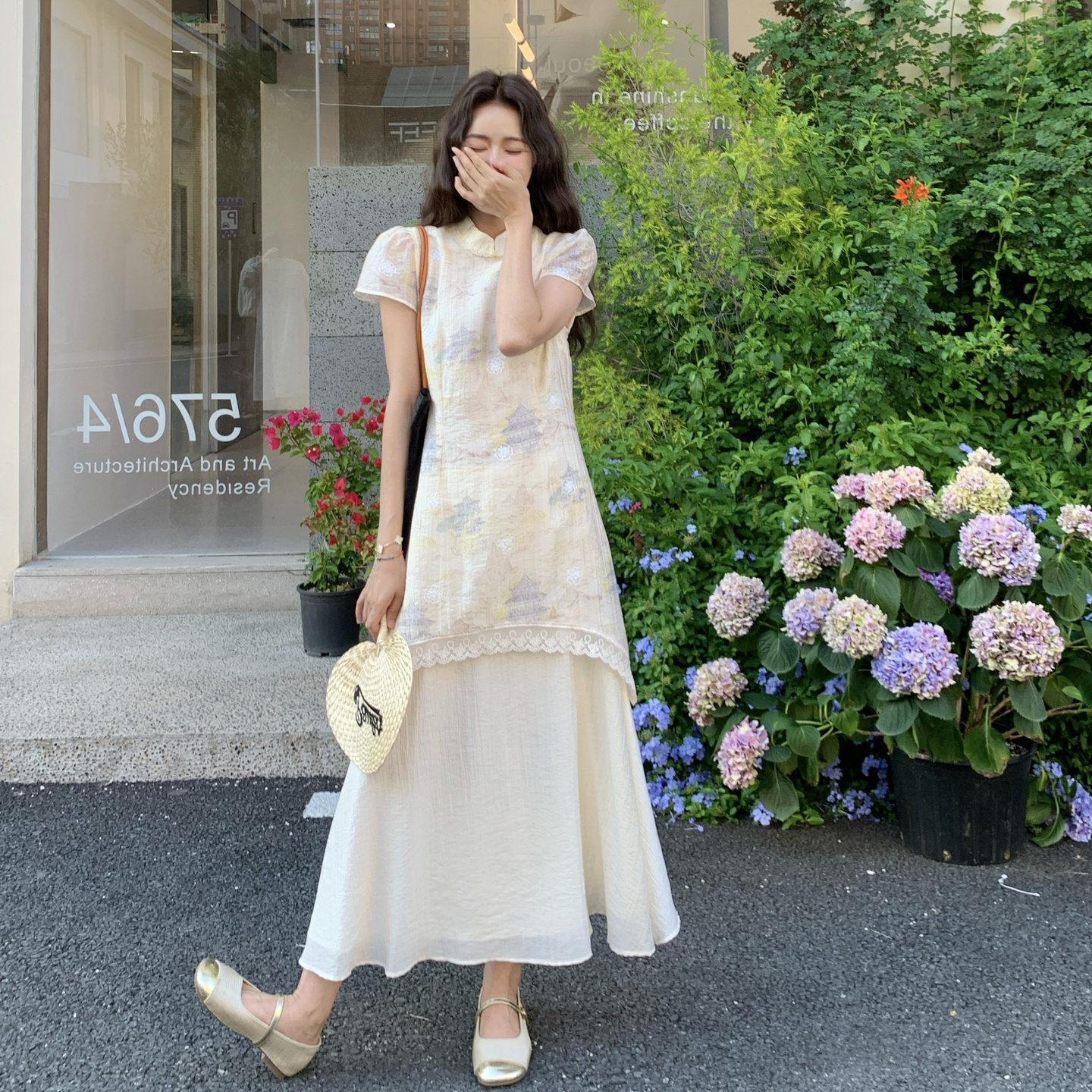 米白色新中式轻国风文艺范蕾丝连衣裙女2025年夏季新款改良旗袍裙