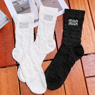 日韩爆闪烫钻m字母袜子女创意浮雕纹理感外穿潮ins无骨薄棉中筒袜