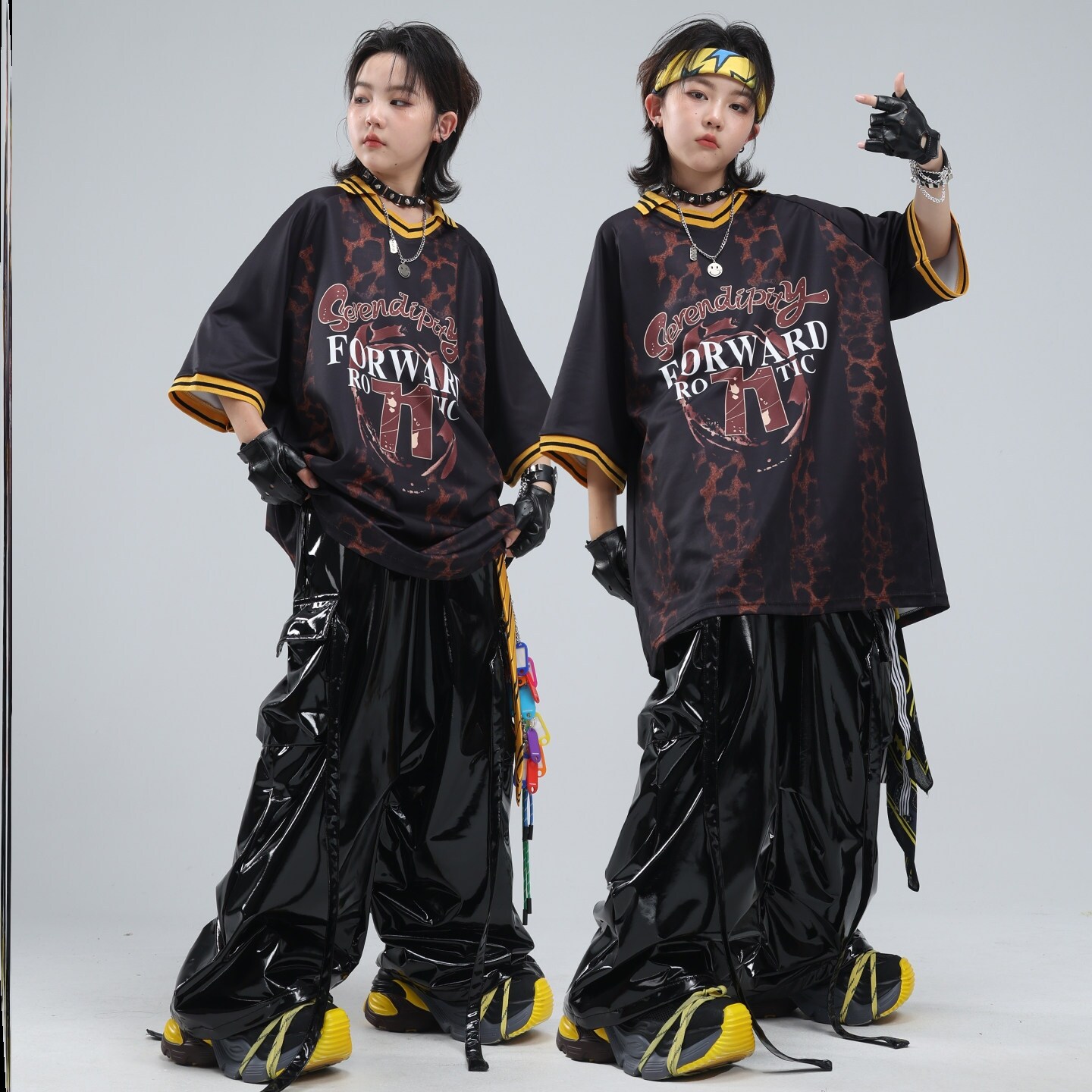 儿童街舞服演出服黑红酷帅男孩黑蓝红白潮牌短袖字母潮服条纹女童