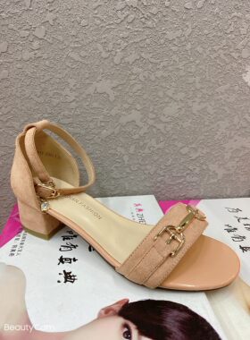 真典羊猄金属装饰一字扣带女鞋