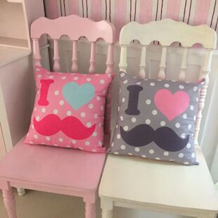 原创可爱古早味抱枕双色波点小胡子萌系沙发卧室床上超软靠垫含芯