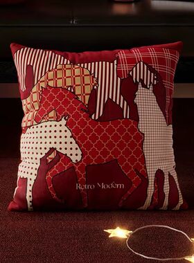 福驹贺岁马年抱枕红色喜庆客厅沙发摆件办公室家用车载靠背垫腰枕