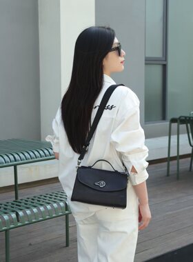 秋冬新款鸟牌时尚百搭单肩斜挎包女简约休闲小众设计感8226