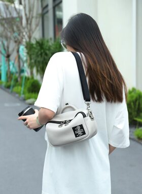 新款时尚百搭单肩斜挎包女简约休闲小众设计感9894