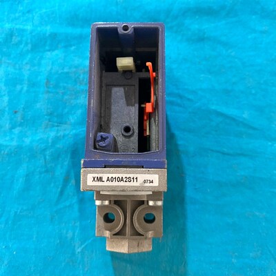 施耐德XMLA010A2S11原装实物拍摄顺丰到付 可 议价