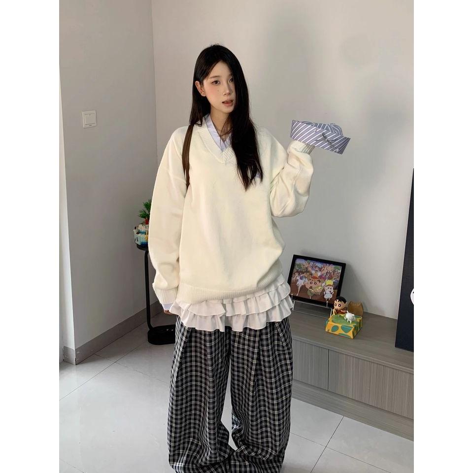 韩系早秋穿搭假两件刺绣v