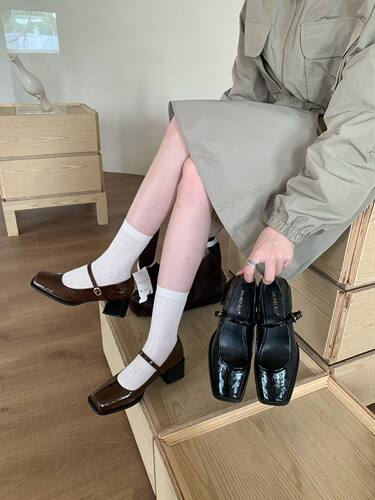 方头通勤小皮鞋法式气质配裙子复古风黑色工作鞋女粗跟玛丽珍单鞋