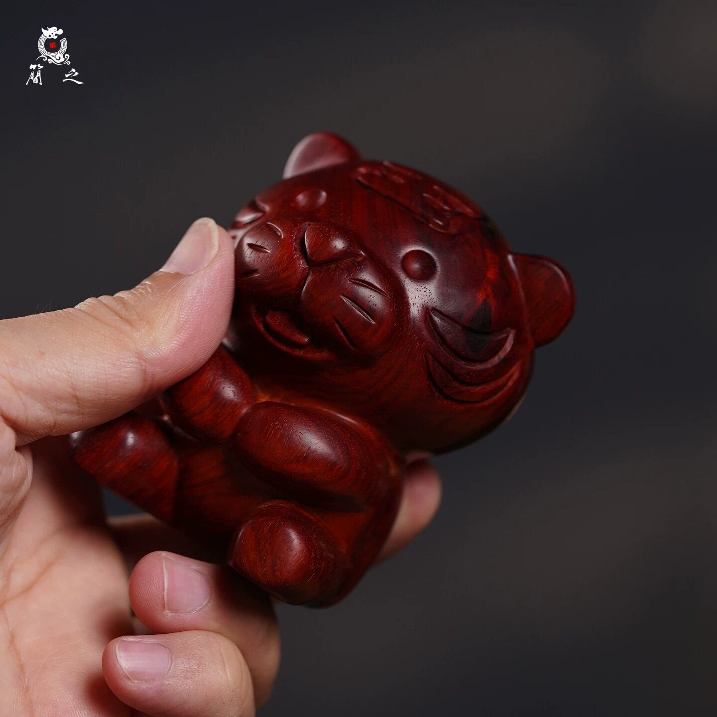 印度小叶紫檀木雕虎宝宝摆件