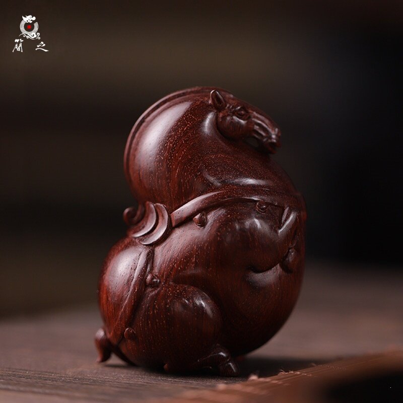 印度小叶紫檀木雕招财马造型手把件手工雕刻高端文玩便携桌面摆件