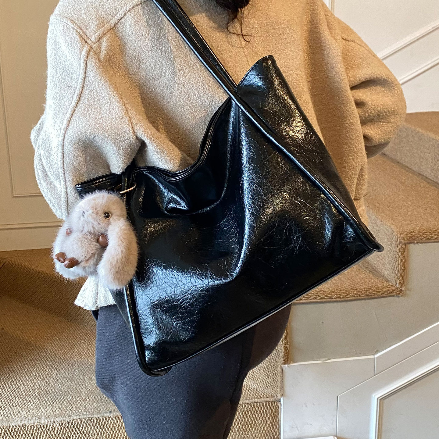 时尚油蜡皮大容量托特包2025新款女气质休闲百搭单肩包包高级感