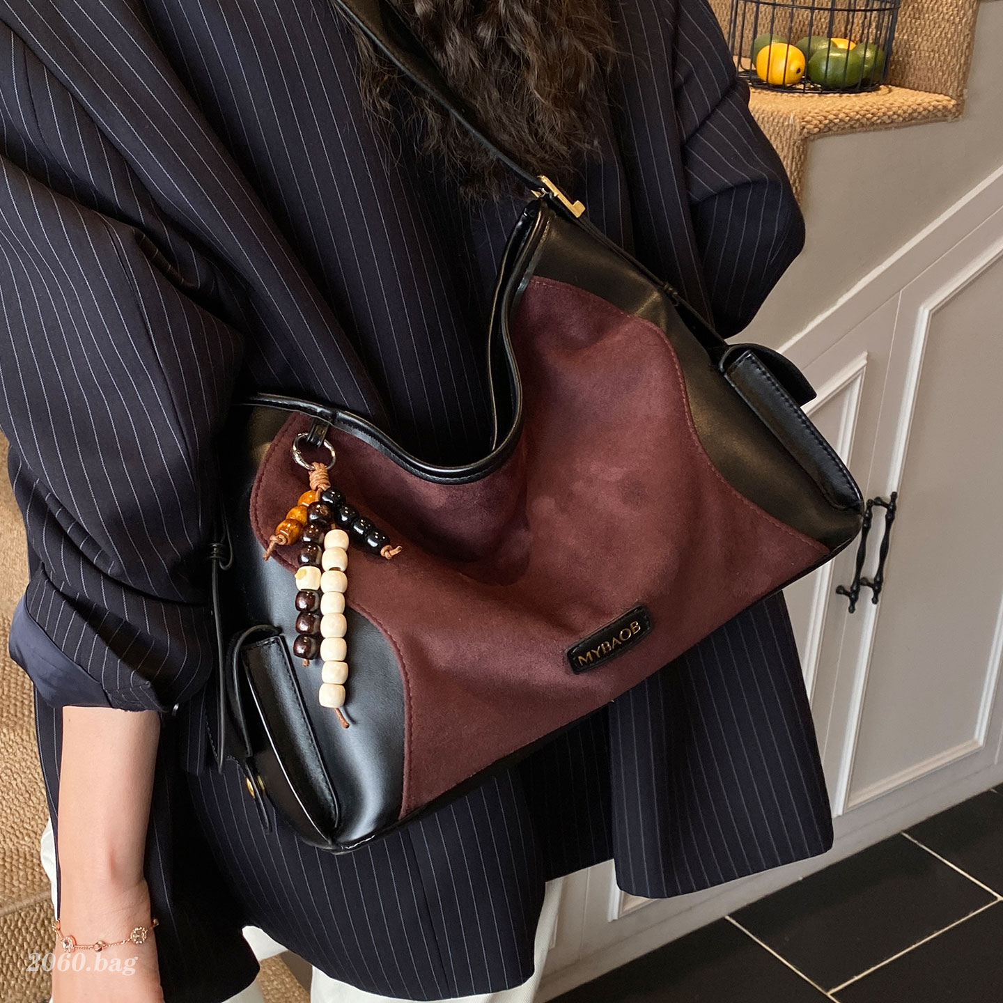 大容量绒面气质小众设计百搭单肩包2025休闲通勤冬季新款斜跨包包