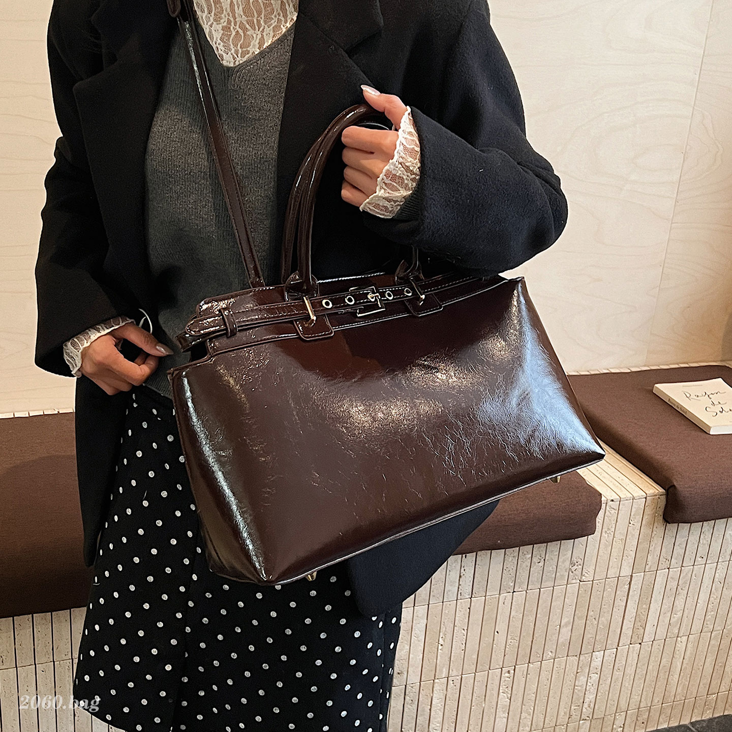 日韩风亮面油蜡皮托特包2025新款女手提包大容量豹纹气质斜挎包