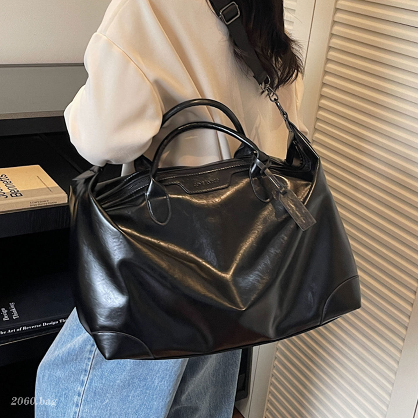 大容量休闲百搭皮质简约上班通勤手提时尚2026秋季女式单肩斜挎包