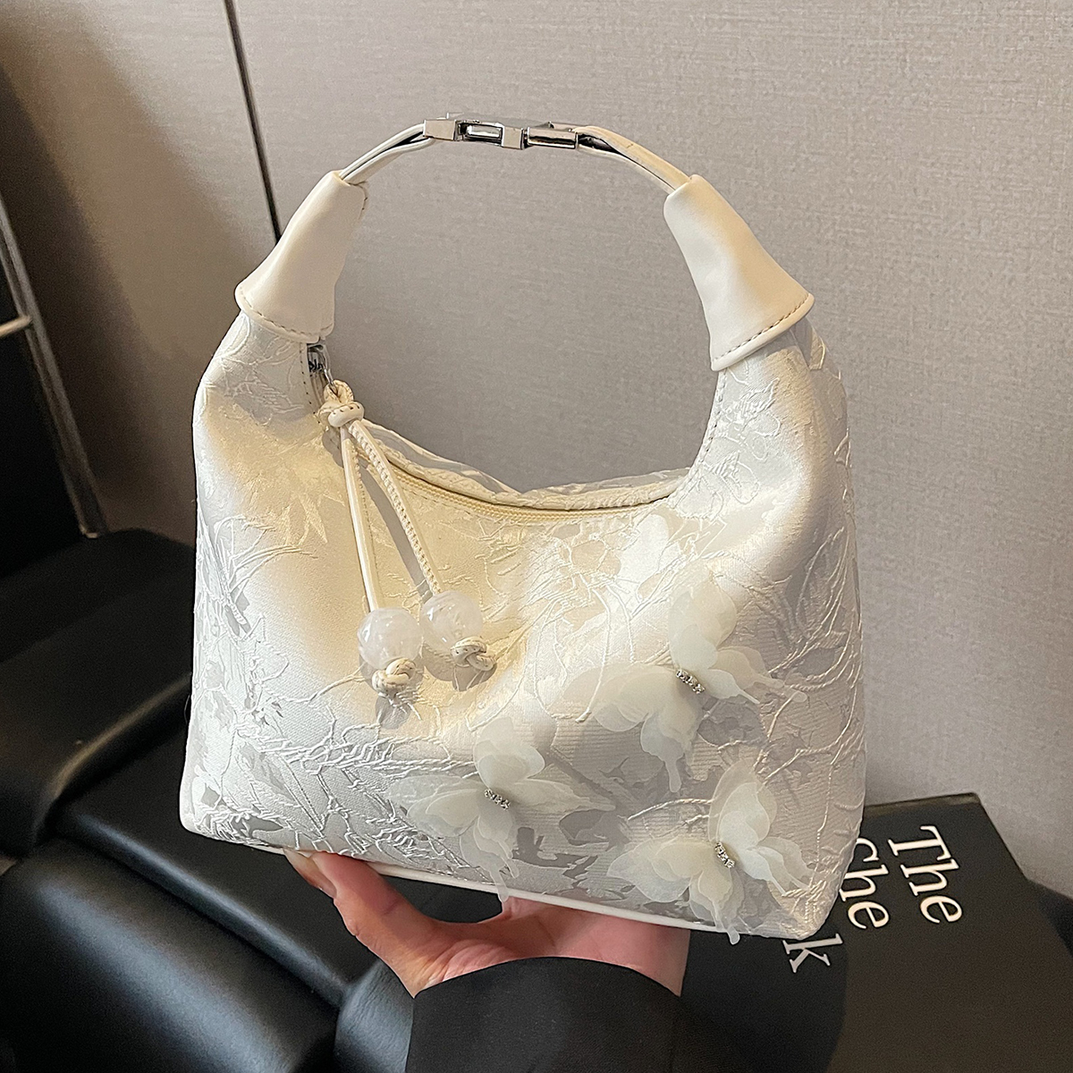 国风手拎饺子包女2025早春新款新中式刺绣绣花单肩包高级感斜挎包