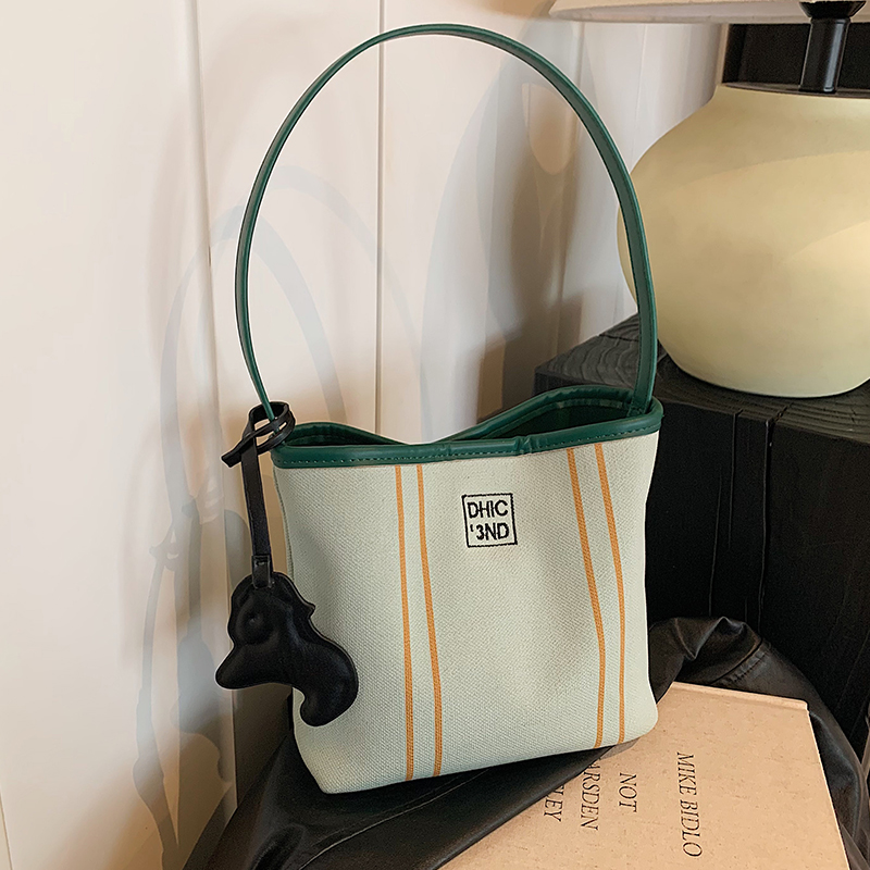 2060包袋简约质感水桶包