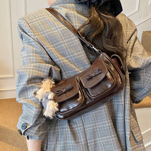 高级质感腋下包包2026女式复古通勤小众设计韩版ins单肩包斜挎包