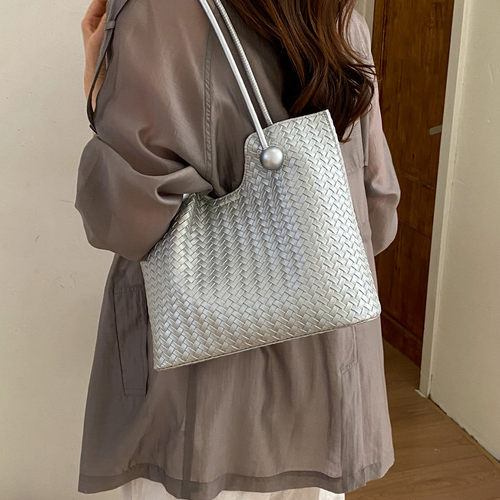 高级感编织托特包女2026夏季新款大容量通勤单肩包时尚百搭手提包