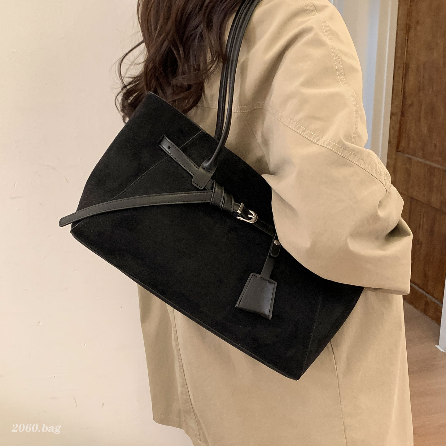 休闲小众麂皮托特包女2025冬季新款大容量通勤单肩包简约手提包