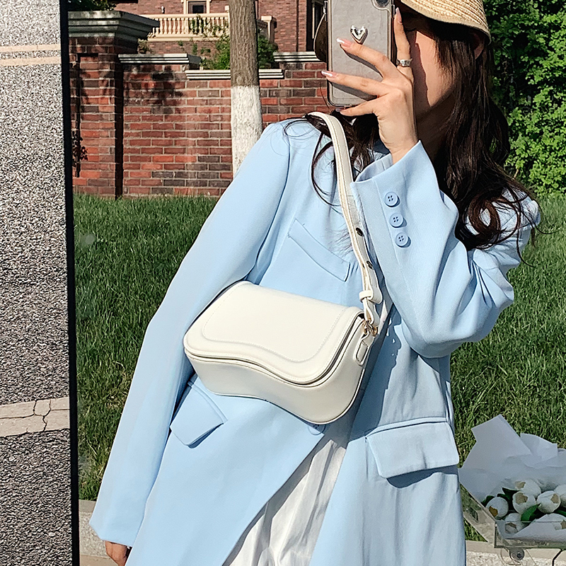 小众设计腋下包包女春夏2025新款时尚百搭单肩斜挎包高级感马鞍包