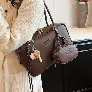 手拎复古时尚便携旅行包2025新款秋季小众高级感单肩包大容量女包