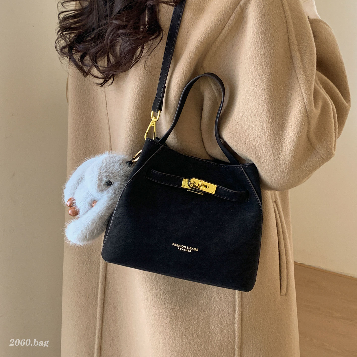 韩国新款小众设计水桶包包2025新款秋冬时尚潮女通勤单肩斜跨包