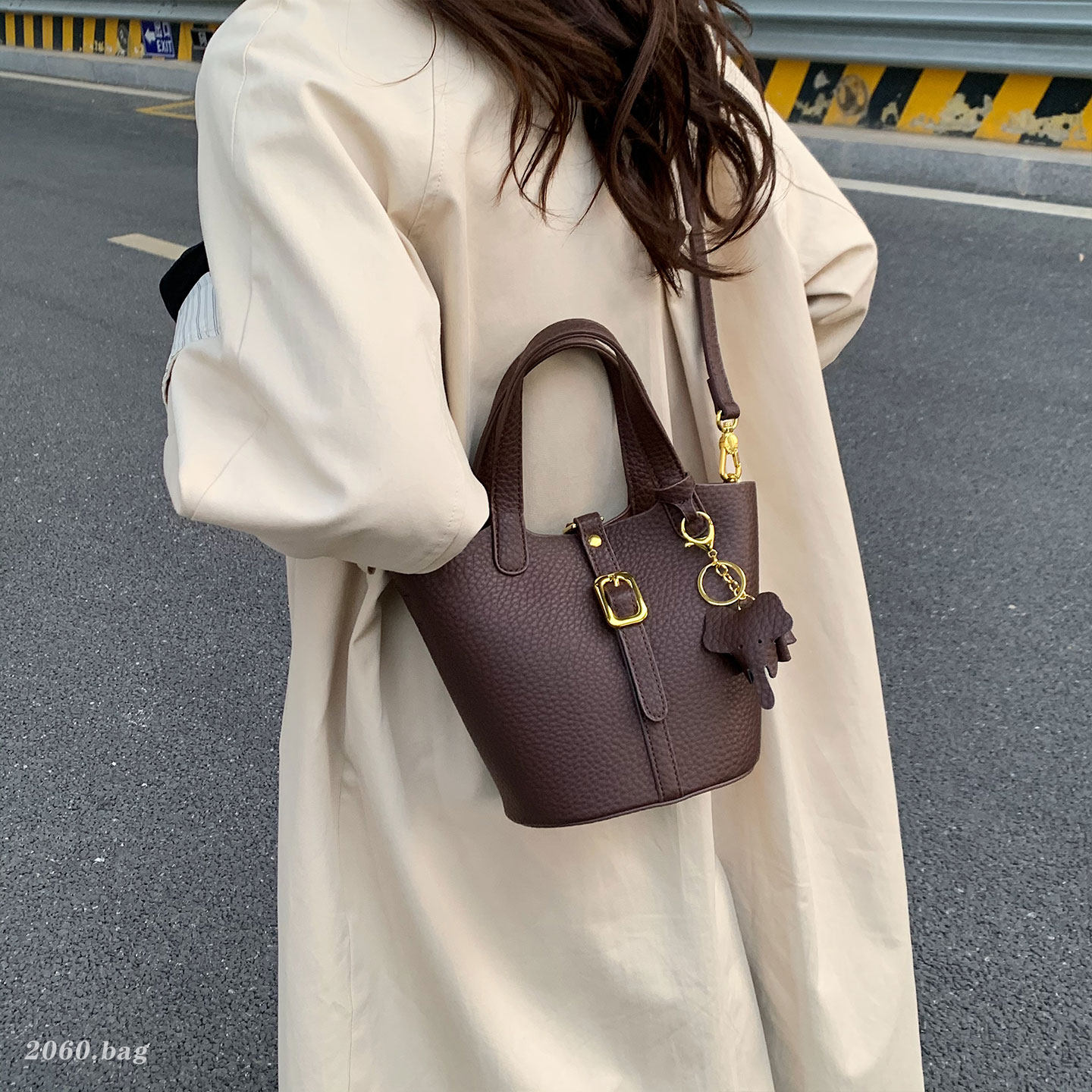 今年流行复古荔枝纹水桶包包2026新款女式洋气高级感单肩斜跨包包,箱包皮具/热销女包/男包,水桶包,淘宝优惠券,粉丝福利购,淘宝优惠卷