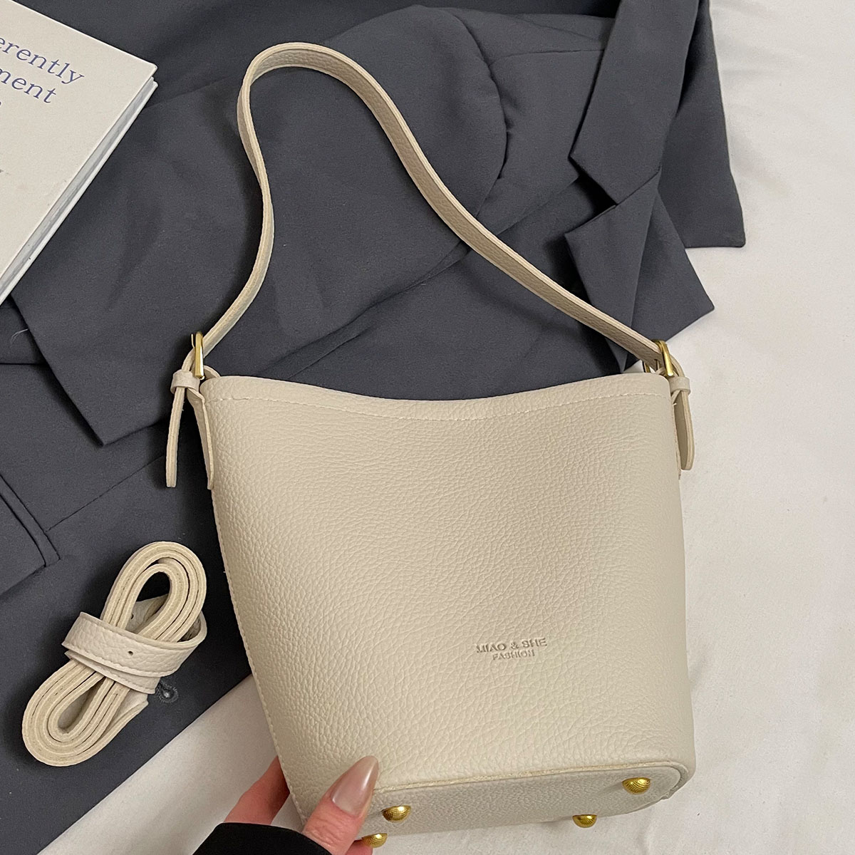 2025年新品上市水桶包时尚潮流