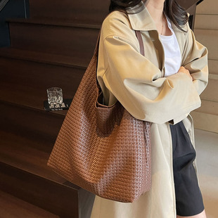 通勤单肩包编织托特水桶包 秋季 复古大容量包包女式 2025新款 时尚