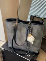 High-End Fashion Versatile Shoulder Bag for Women, 2026 Spring Summer New Collection, Large Capacity Tote Bag for Commuting and Students