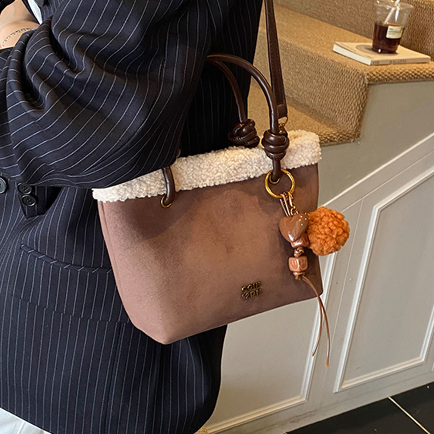 高级质感简约麂皮百搭通勤洋气韩版2025秋季女式单肩手提小方包