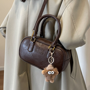 小众时尚 2025秋冬复古高级感棒球包百搭单肩包 褶皱手提包包女新款