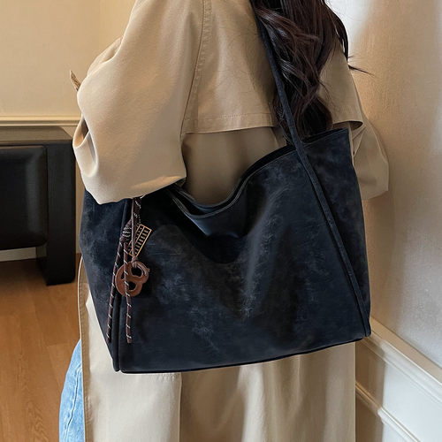小众设计麂皮绒大容量包包女时尚2026轻奢通勤百搭单肩包女新款