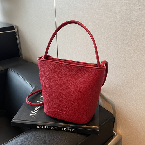 2060潮流时尚百搭水桶包