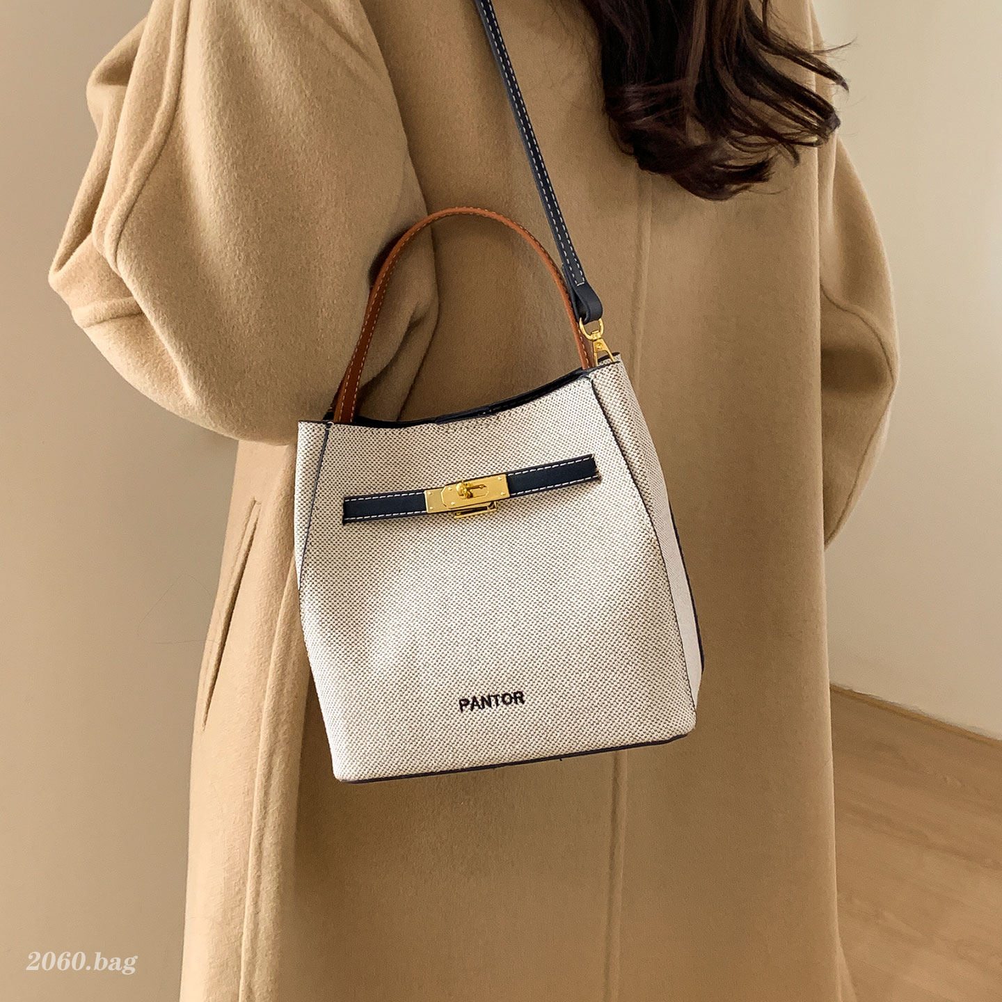 简约休闲大容量水桶包包2025新款单时尚潮爆款洋气女冬肩斜跨包