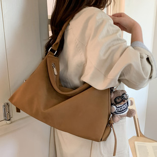 时尚 百搭单肩斜挎包女简约休闲小众腋下包 简约高级感2025新款