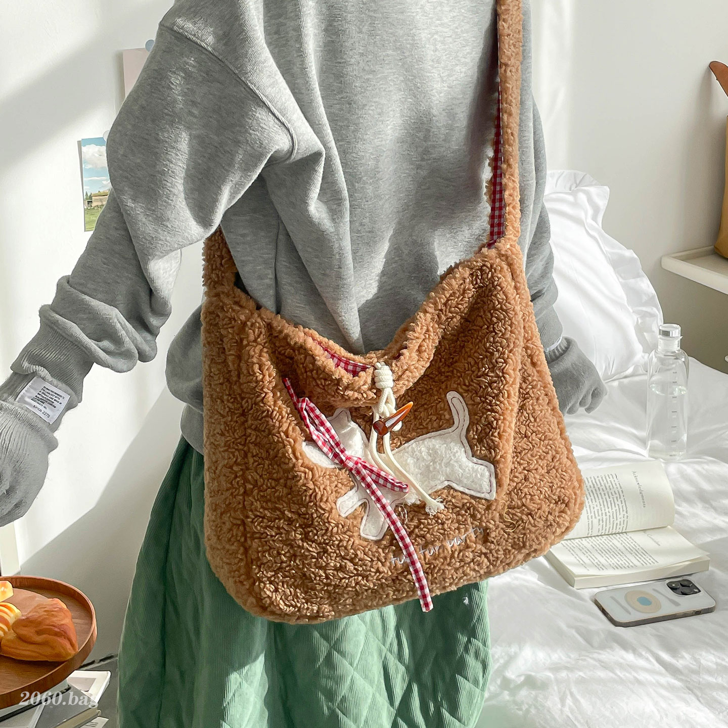 韩版刺绣小狗毛绒托特包2025小款女大容量通勤单肩包可爱斜挎包