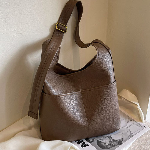 2060简约百搭单肩斜挎包