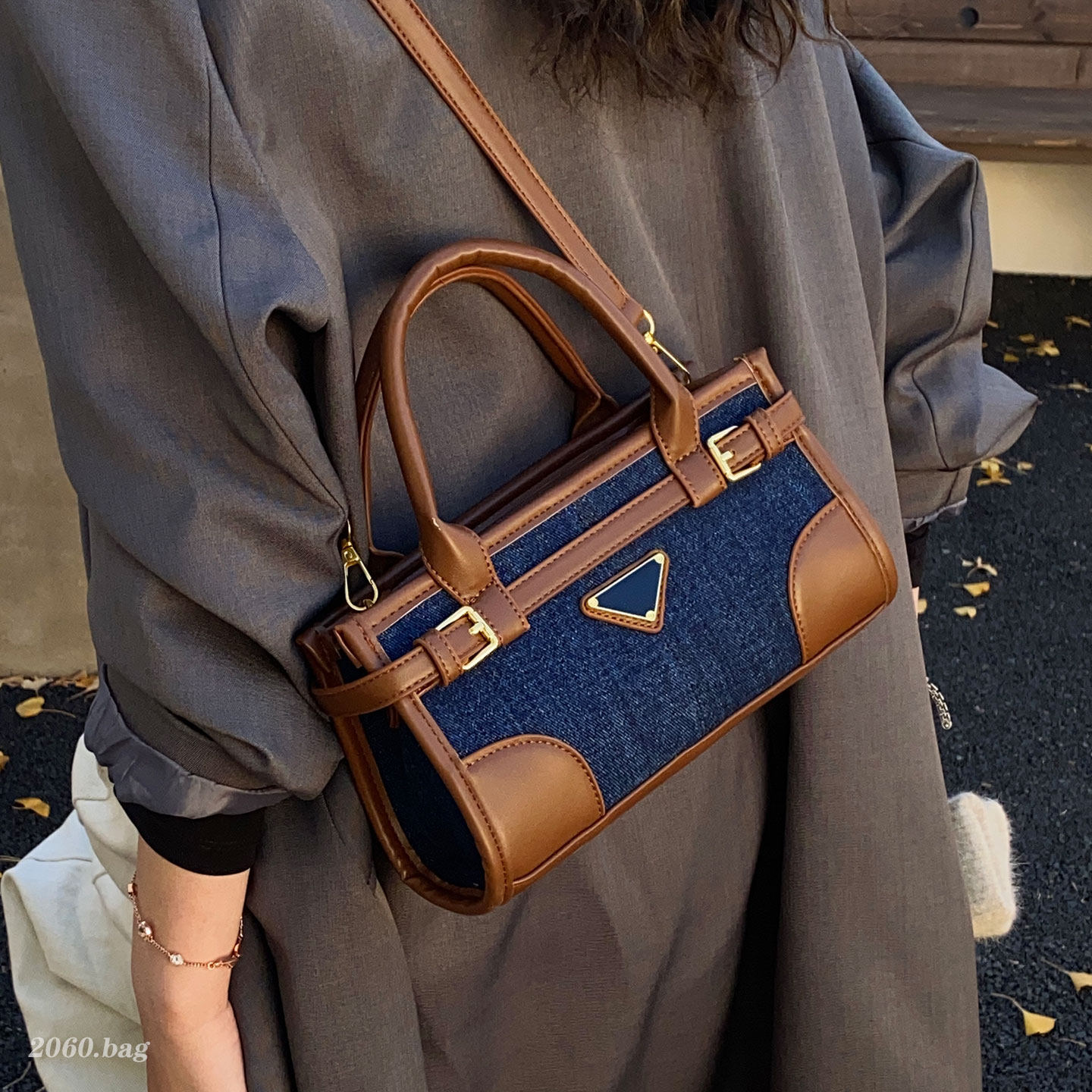 高级质感牛仔拼接保龄球包2025新款女大容量手提斜挎包通勤单肩包,箱包皮具/热销女包/男包,通用款女包,淘宝优惠券,粉丝福利购,淘宝优惠卷