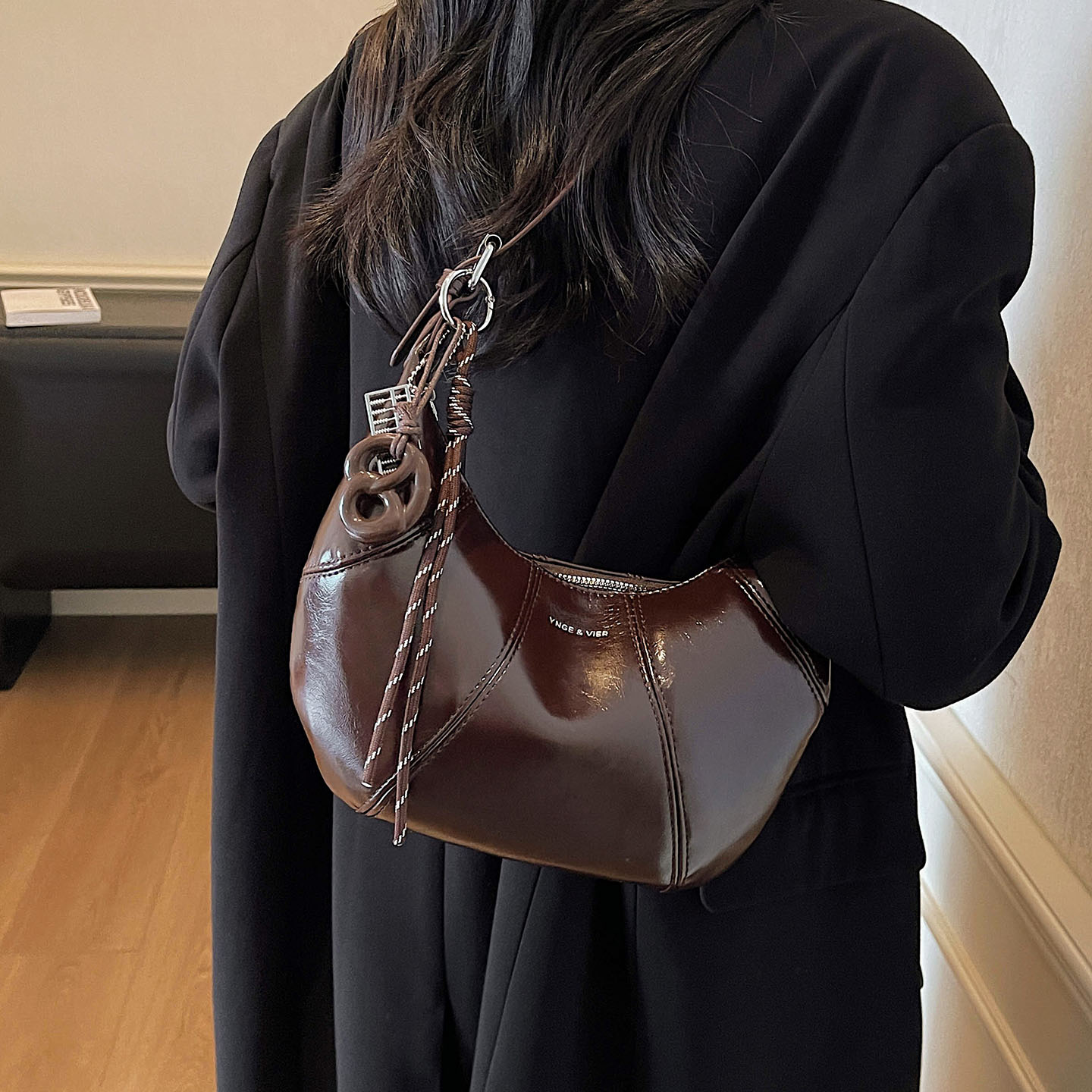 简约精致小众设计饺子包2025油蜡皮韩版ins女式高级感单肩斜挎包