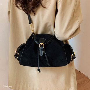 韩版 女百搭精致单肩斜挎包小众设计 ins 麂皮束口包2025新款 时尚