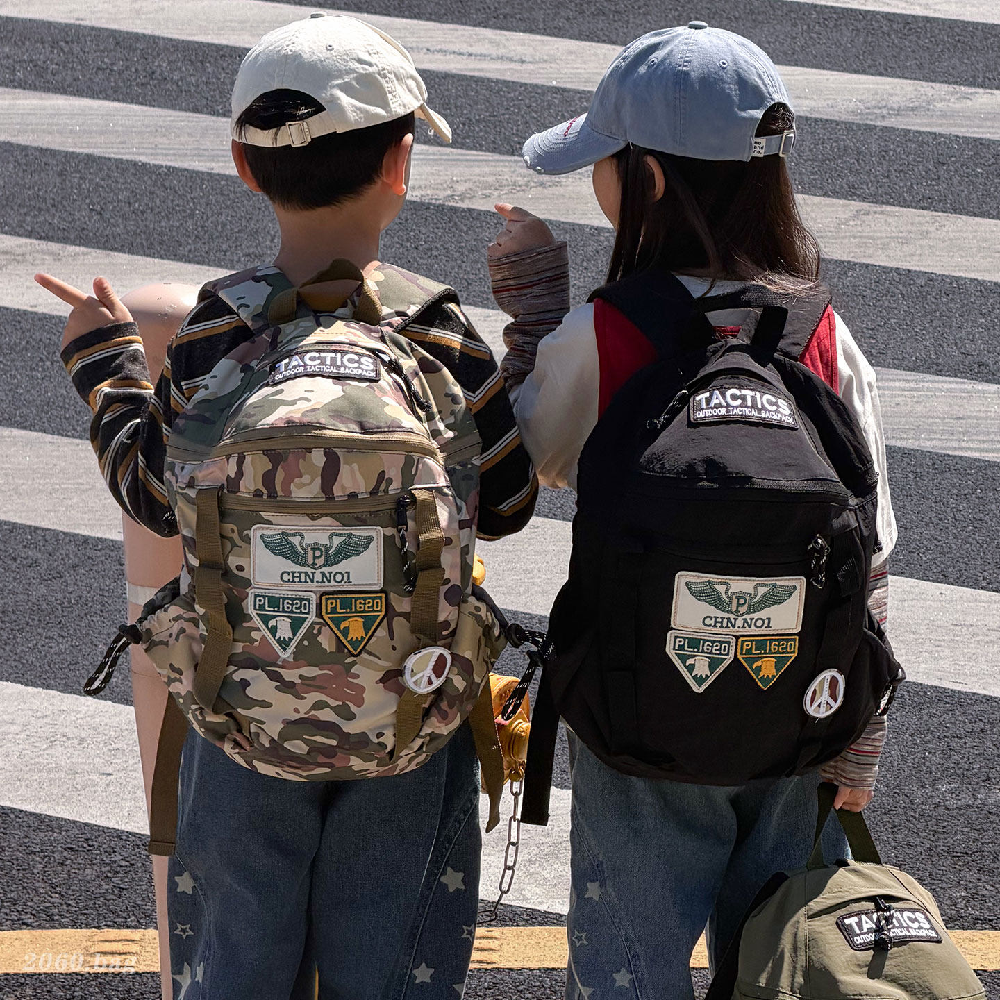 户外战术风双肩包男女学生书包2026新款迷彩大容量减负护脊背包
