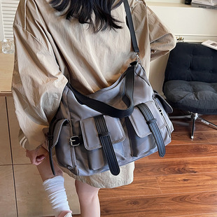 大容量机车辣妹包2025夏新款 街头潮多口袋休闲单肩包 复古男女同款