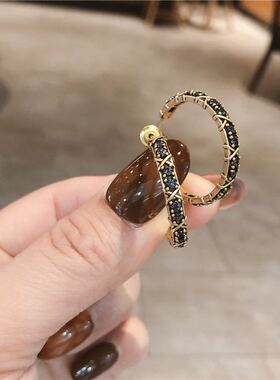 S925银针韩国东大门复古金黑色锆石C形耳圈网红时尚小巧耳环耳饰