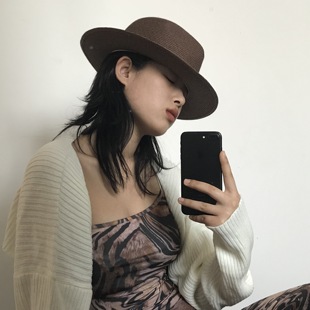 Q冬草编小礼帽出游沙滩帽复古平沿帽毡帽英伦时尚皮扣帽子任意捏